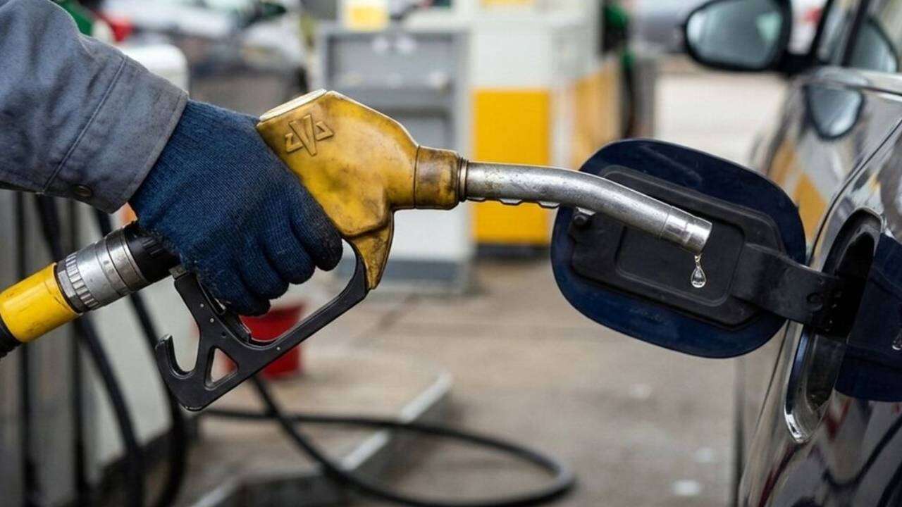 Benzin ve motorinde 'Eşel Mobil' depremi: 1 Ekim sabahı pompada tarihi zam geliyor! 10